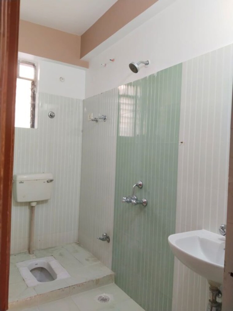 Bathroom, pundag 3 Bedroom 1600 Sq.Ft. Apartment In Pundag Ranchi 9857831
