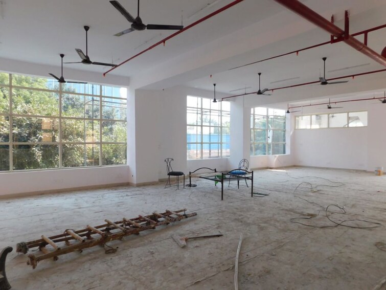 Room, sector 63 Commercial Office Space 4200 Sq.Ft. In Sector 63 Noida 9856822