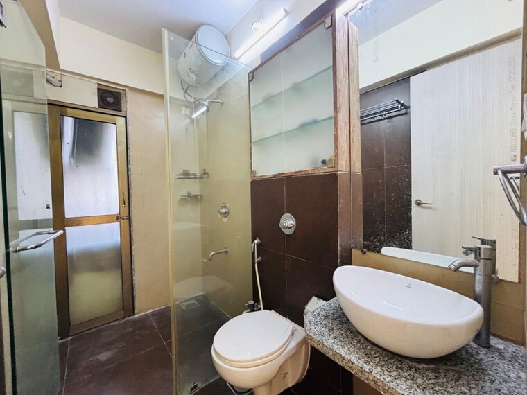 Bathroom, darsshan-ricco 4 Bedroom 1400 Sq.Ft. Apartment In Lower Parel Mumbai 9857912