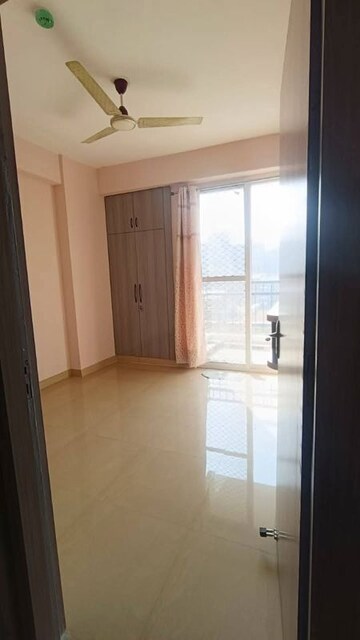 Room in 1 BHK Apartment at Amrapali Ivory Heights, Amrapali Dream Valley – for Rent