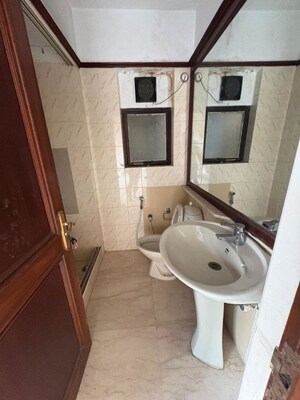 Bathroom in 3 BHK Apartment at Sterling Seaface, Worli – for Rent