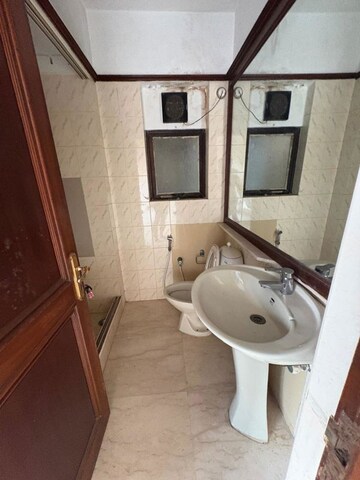 Bathroom in 3 BHK Apartment at Sterling Seaface, Worli – for Rent