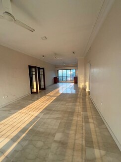 3 BHK + Servant Room Apartment For Rent in Sterling Seaface