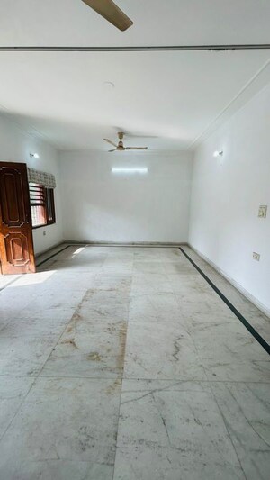 3 BHK Builder Floor For Rent in Sector 30