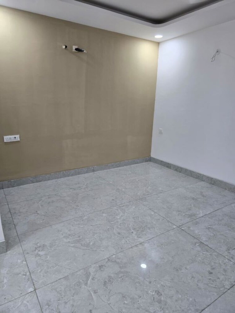 Room, sector 40 4 Bedroom 180 Sq.Yd. Apartment In Sector 40 Panipat 9857998