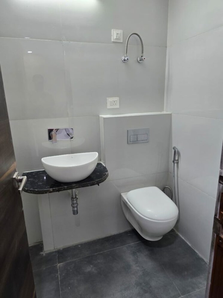 Bathroom, sector 40 4 Bedroom 180 Sq.Yd. Apartment In Sector 40 Panipat 9857998