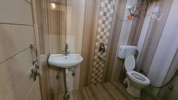 Bathroom, sector 38 3 Bedroom 2263 Sq.Ft. Builder Floor In Sector 38 Gurgaon 9858003