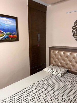 Bedroom in 3 BHK Builder Floor at Sector 38 – for Rent