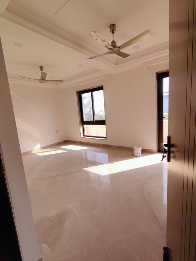 Room, palam vihar 2 Bedroom 260 Sq.Yd. Builder Floor In Palam Vihar Gurgaon 9858015