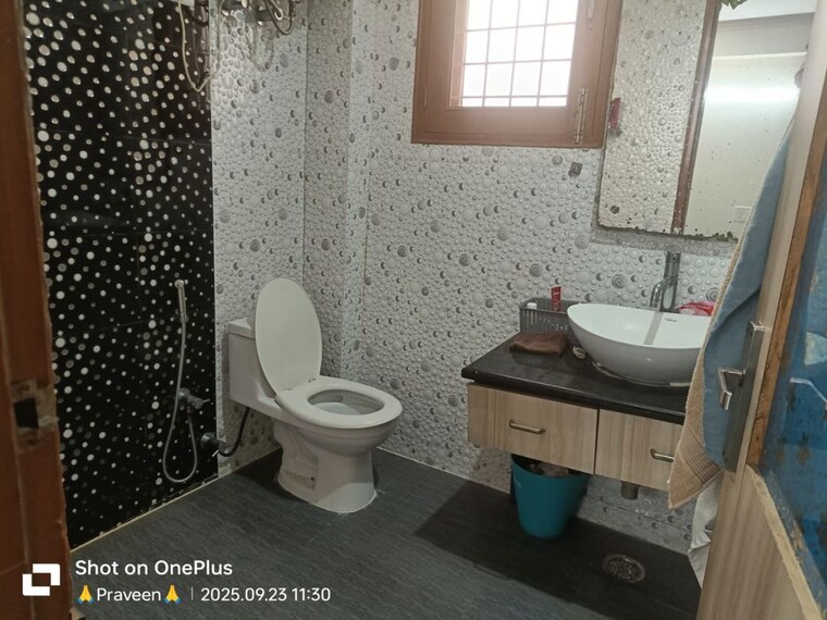 Bathroom, sector 45 3 Bedroom 1650 Sq.Ft. Builder Floor In Sector 45 Gurgaon 9858022