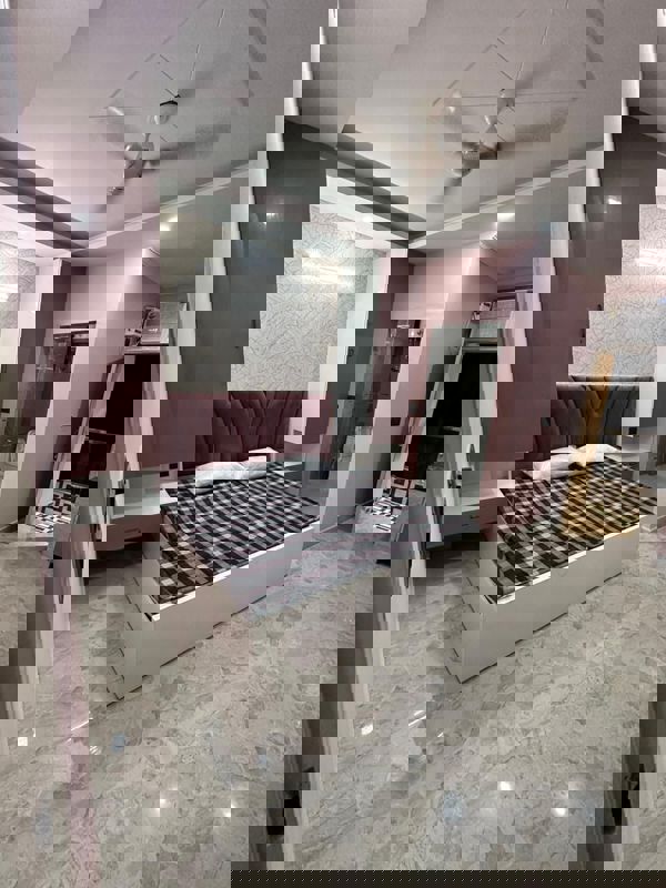 1 RkBuilder Floor For Rent in DLF City Phase III