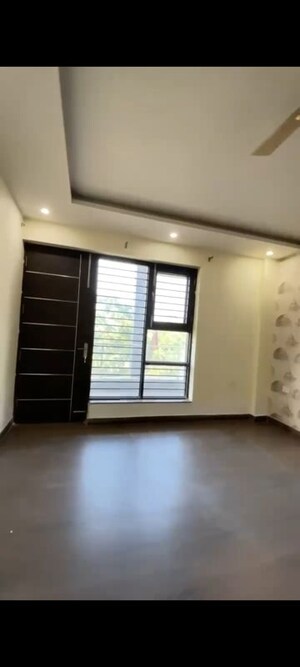 Room in 4 BHK Builder Floor at Sector 85 – for Sale