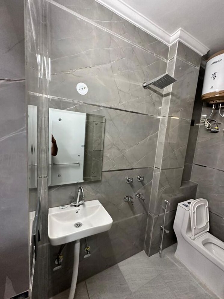 Bathroom, dlf-city-phase-iii 1 RK 380 Sq.Ft. Builder Floor In Sector 24 Gurgaon 9858030
