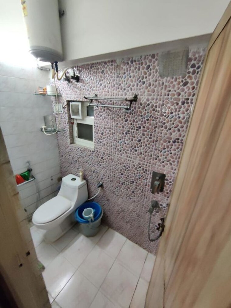 Bathroom, ip extension 2 Bedroom 1000 Sq.Ft. Apartment In Ip Extension Delhi 9858033