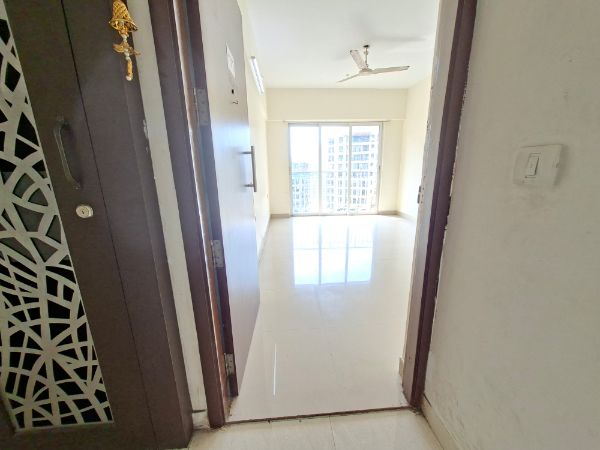 1 BHK 450 Sq.Ft. Apartment in The Wadhwa Solitaire