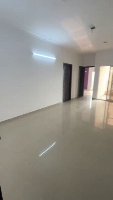 Room in 3 BHK Apartment at Himalaya Pride, Tech Zone 4 Greater Noida – for Sale