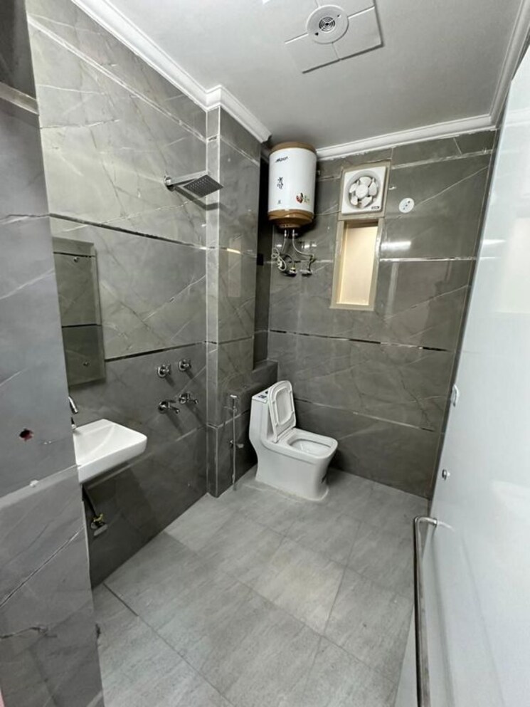 Bathroom, dlf-city-phase-iii 1 RK 360 Sq.Ft. Builder Floor In Sector 24 Gurgaon 9858050