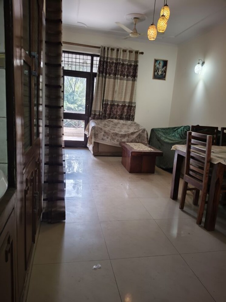 Living Room, ip extension 2 Bedroom 950 Sq.Ft. Apartment In Ip Extension Delhi 9858059