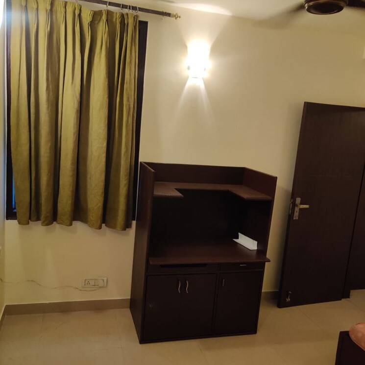 undefined, ip extension 3 Bedroom 1250 Sq.Ft. Apartment In Ip Extension Delhi 9858070