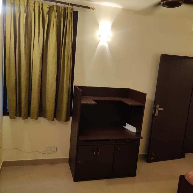 undefined, ip extension 3 Bedroom 1250 Sq.Ft. Apartment In Ip Extension Delhi 9858070