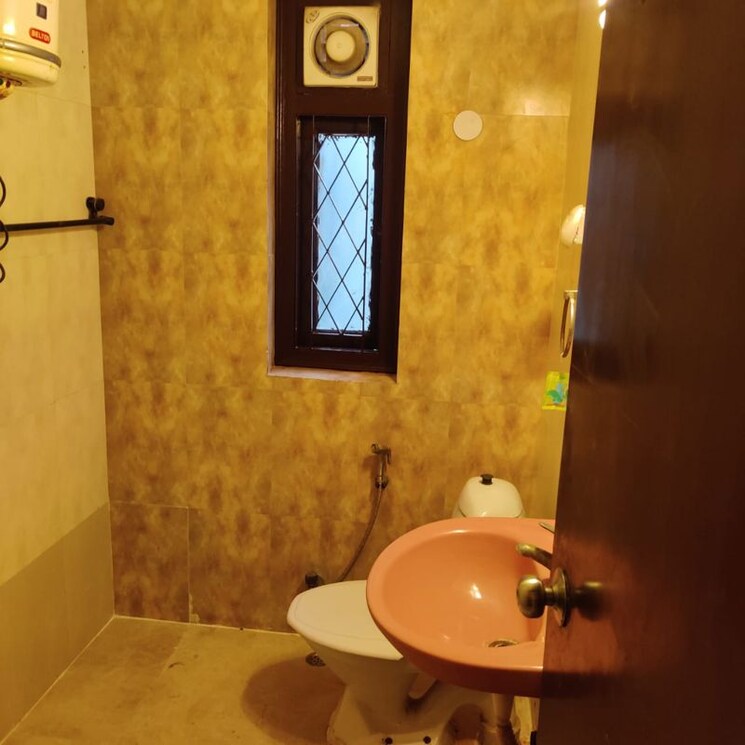 Bathroom, ip extension 3 Bedroom 1250 Sq.Ft. Apartment In Ip Extension Delhi 9858070