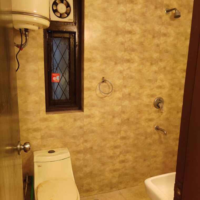 undefined, ip extension 3 Bedroom 1250 Sq.Ft. Apartment In Ip Extension Delhi 9858070