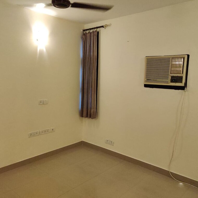 Room, ip extension 3 Bedroom 1250 Sq.Ft. Apartment In Ip Extension Delhi 9858070