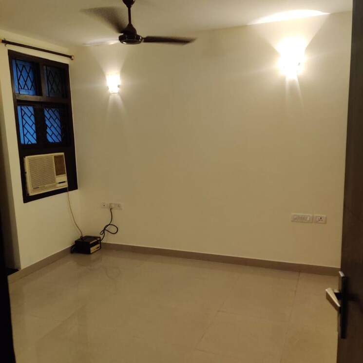 Room, ip extension 3 Bedroom 1250 Sq.Ft. Apartment In Ip Extension Delhi 9858070