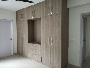 Room in 3.5 BHK Apartment at Sare Crescent Parc Green Parc, Sector 92 – for Sale