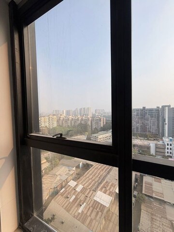 Room in  Office Space at The Platinum Towers, Kharadi – for Rent