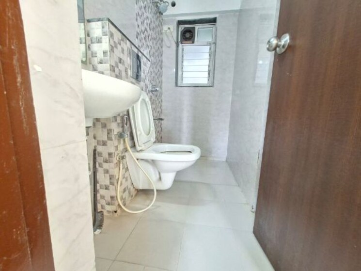 Bathroom, the-wadhwa-solitaire 1 Bedroom 450 Sq.Ft. Apartment In Kolshet Road Thane 9858081