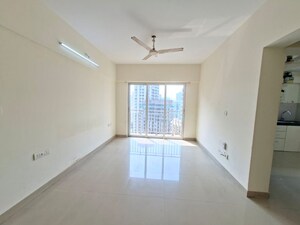 Room in 1 BHK Apartment at The Wadhwa Solitaire, Kolshet Road – for Sale