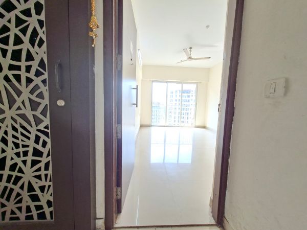 1 BHK 450 Sq.Ft. Apartment in The Wadhwa Solitaire