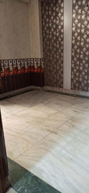 Room in 3 BHK Apartment at Ekta Homes, Shalimar Garden – for Sale