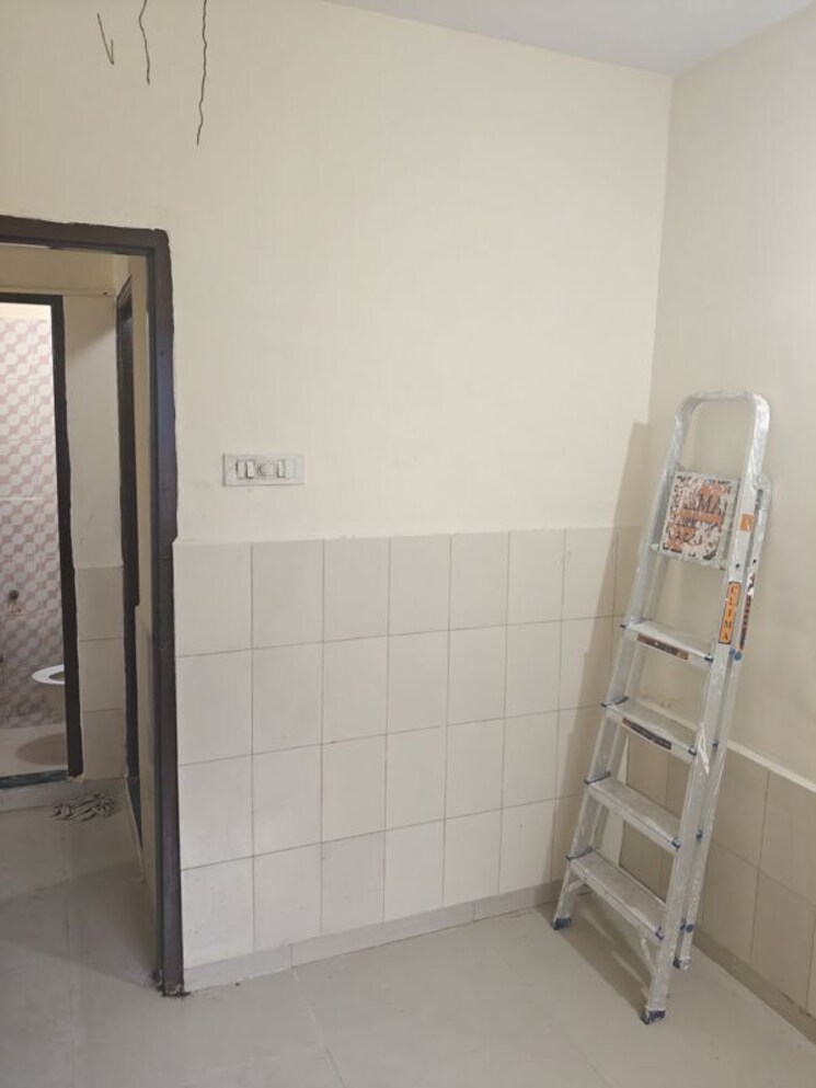 Bathroom, arahant-society Commercial Office Space 350 Sq.Ft. In Santacruz East Mumbai 9858087
