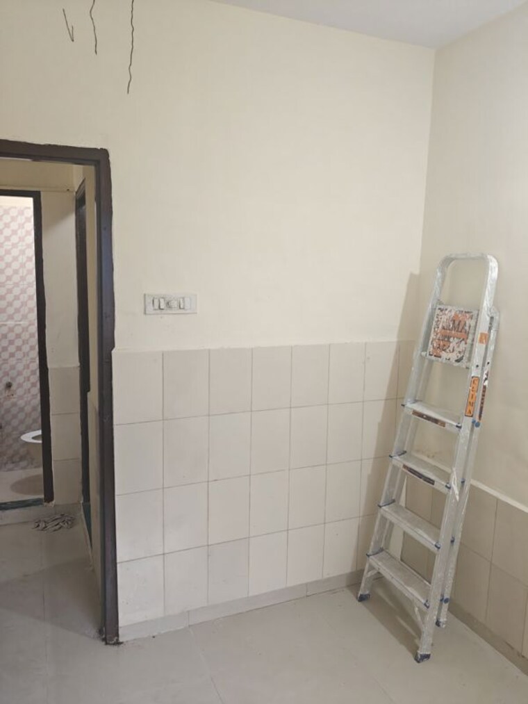 Bathroom, arahant-society Commercial Office Space 350 Sq.Ft. In Santacruz East Mumbai 9858087