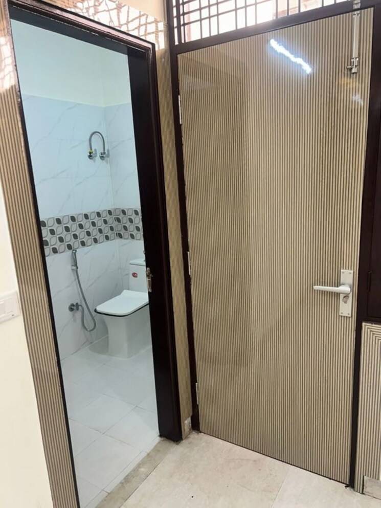 Bathroom, vasundhara sector 1 2 Bedroom 850 Sq.Ft. Builder Floor In Vasundhara Sector 1 Ghaziabad 9559220