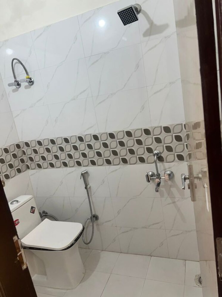Bathroom, vasundhara sector 1 2 Bedroom 850 Sq.Ft. Builder Floor In Vasundhara Sector 1 Ghaziabad 9559220