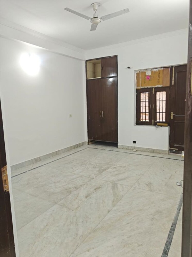 Room, sector 45 3 Bedroom 2549 Sq.Ft. Builder Floor In Sector 45 Gurgaon 9858134