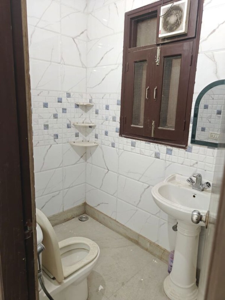 Bathroom, sector 45 3 Bedroom 2549 Sq.Ft. Builder Floor In Sector 45 Gurgaon 9858134
