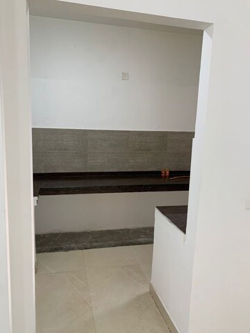 Furnished Amenities in 3 BHK Apartment at Mahagun Moderne, Sector 78 – for Rent
