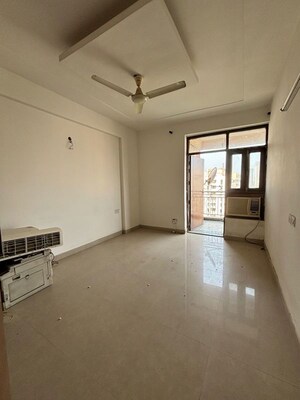 Room in 4 BHK Apartment at Anand Niketan CGHS, Sector 52 – for Rent