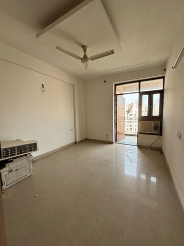 Room in 4 BHK Apartment at Anand Niketan CGHS, Sector 52 – for Rent