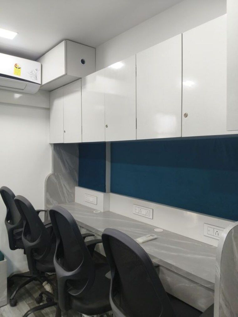 Team Area, solitaire-1 Commercial Office Space 580 Sq.Ft. In Malad West Mumbai 9858181