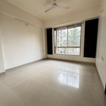 Room in 3.5 BHK Apartment at Venkatesh Flora Phase II, Mundhwa – for Rent