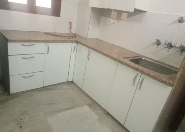 Kitchen, ramesh nagar 2 Bedroom 811 Sq.Ft. Builder Floor In Ramesh Nagar Delhi 9858282