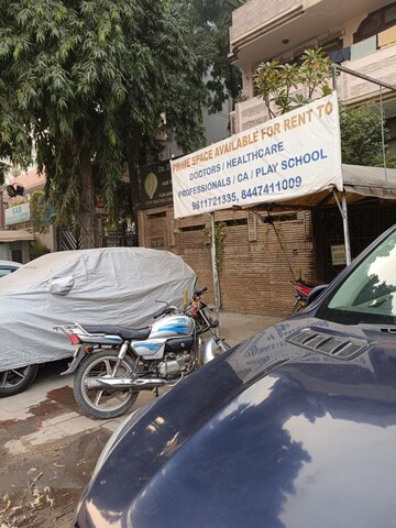 Parking in 6 BHK Independent House at New Friends Colony – for Sale