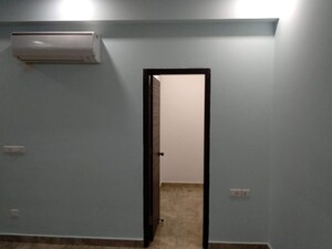 Room in 2.5 BHK Apartment at MI Rustle Court, Gomti Nagar – for Rent