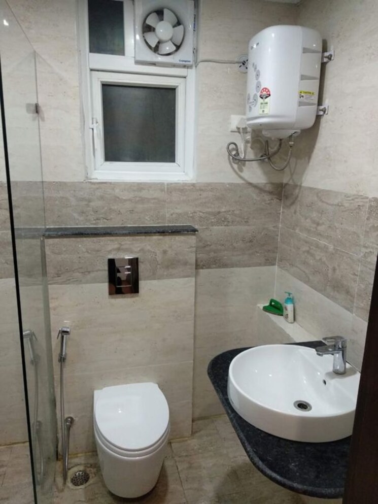Bathroom, mi-rustle-court 2.5 Bedroom 1550 Sq.Ft. Apartment In Gomti Nagar Lucknow 9858337