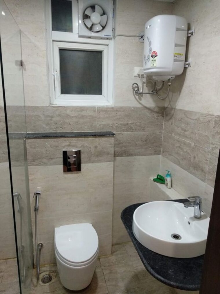 Bathroom, mi-rustle-court 2.5 Bedroom 1550 Sq.Ft. Apartment In Gomti Nagar Lucknow 9858337